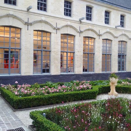 乐艾米达吉甘托里斯签名精品酒店 里尔 外观 照片 The gardens of the museum
