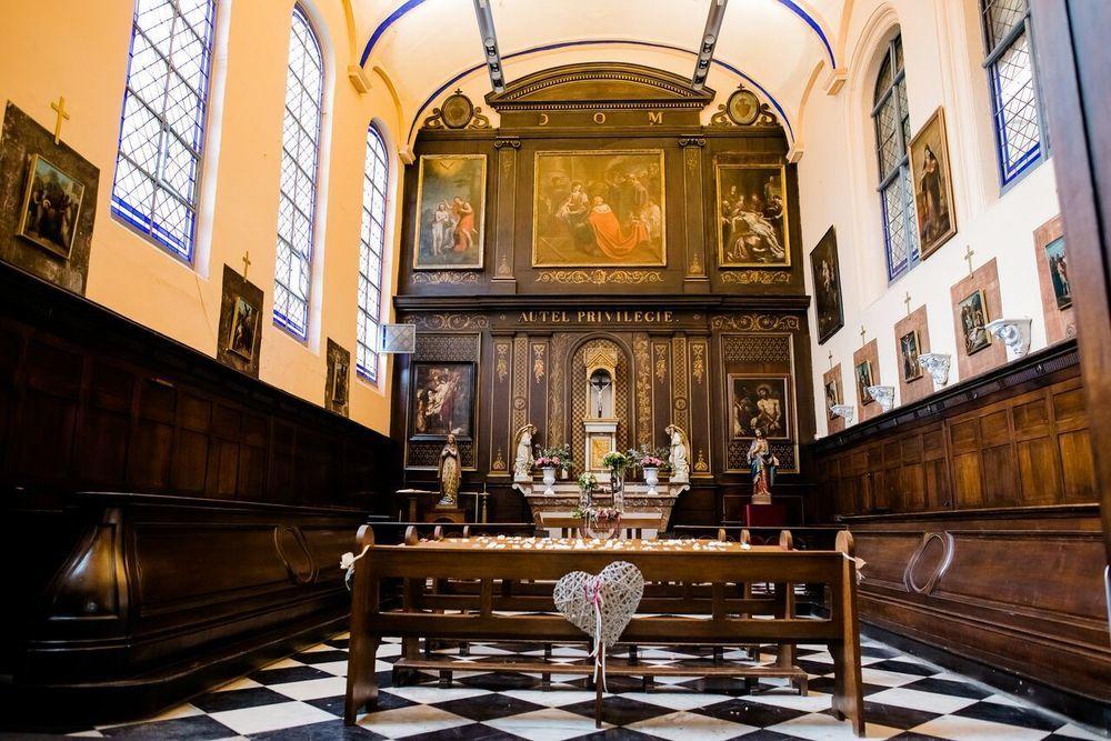 乐艾米达吉甘托里斯签名精品酒店 里尔 外观 照片 The interior of the church