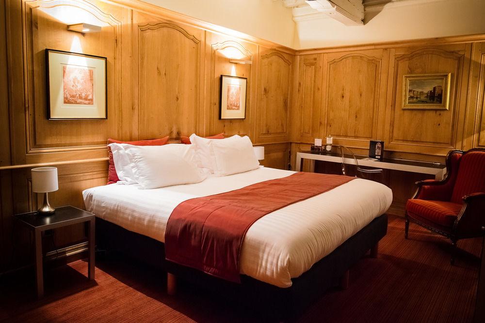 乐艾米达吉甘托里斯签名精品酒店 里尔 外观 照片 A bedroom at the hotel