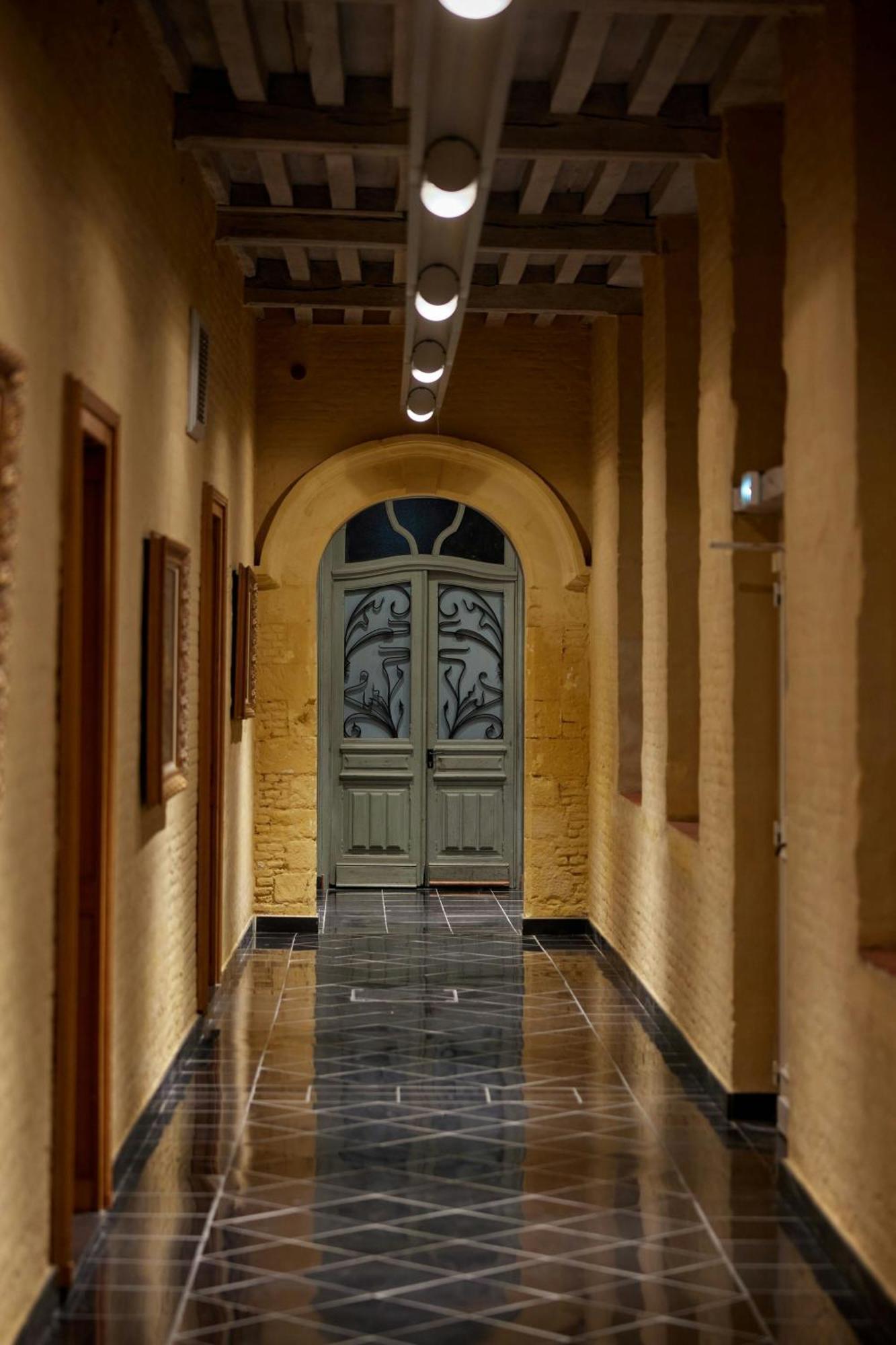乐艾米达吉甘托里斯签名精品酒店 里尔 外观 照片 The interior of the hotel