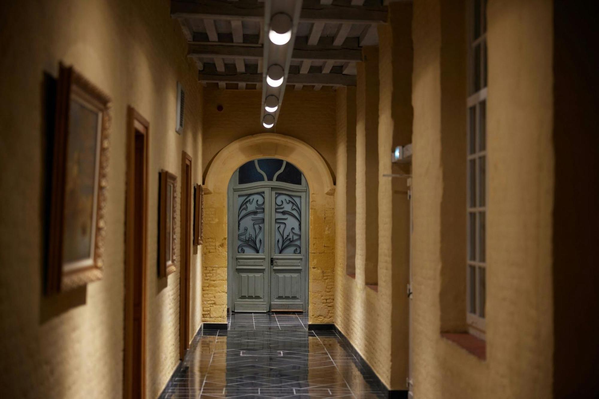 乐艾米达吉甘托里斯签名精品酒店 里尔 外观 照片 A corridor in the museum