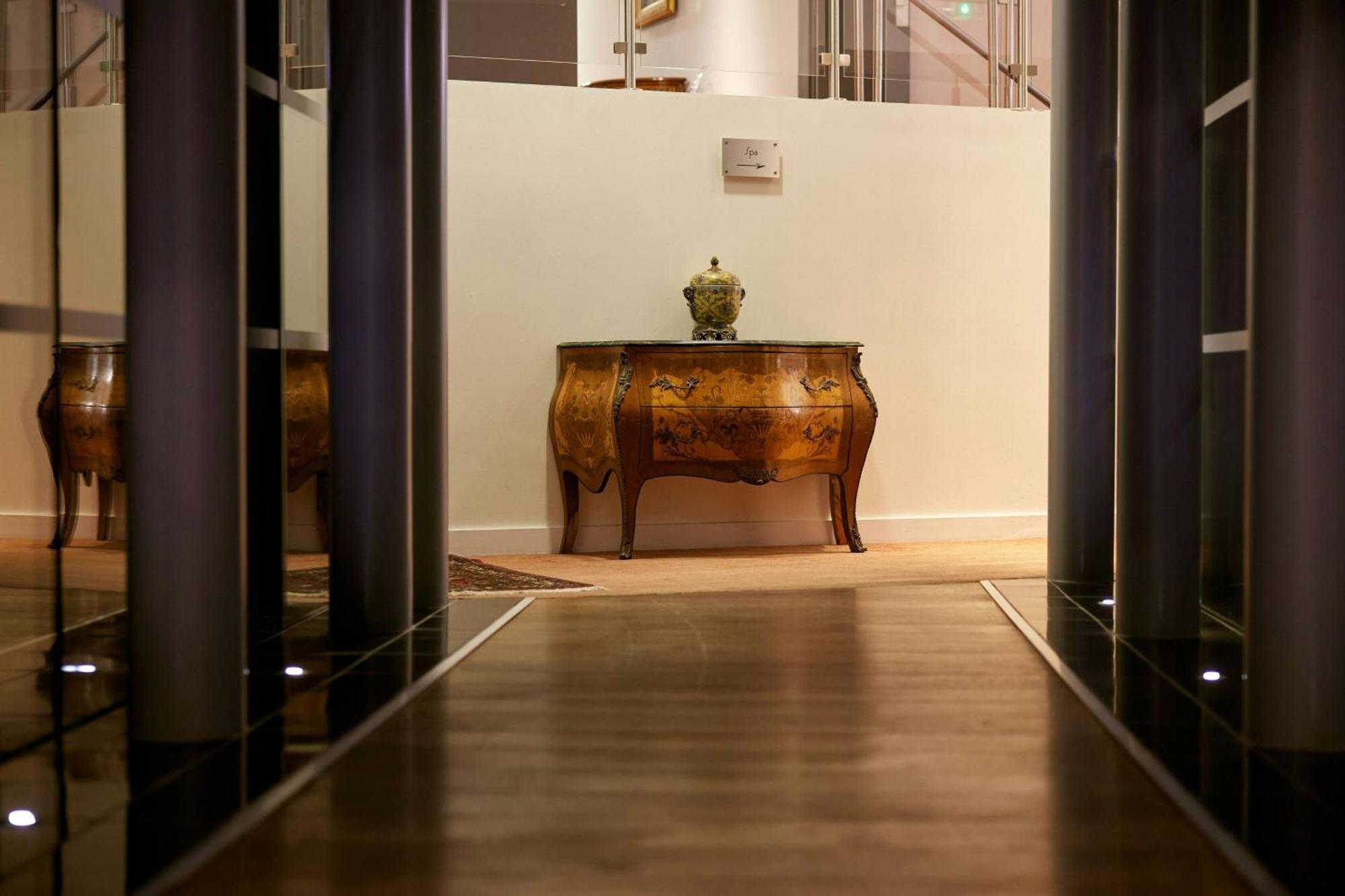 乐艾米达吉甘托里斯签名精品酒店 里尔 外观 照片 Interior of the hotel