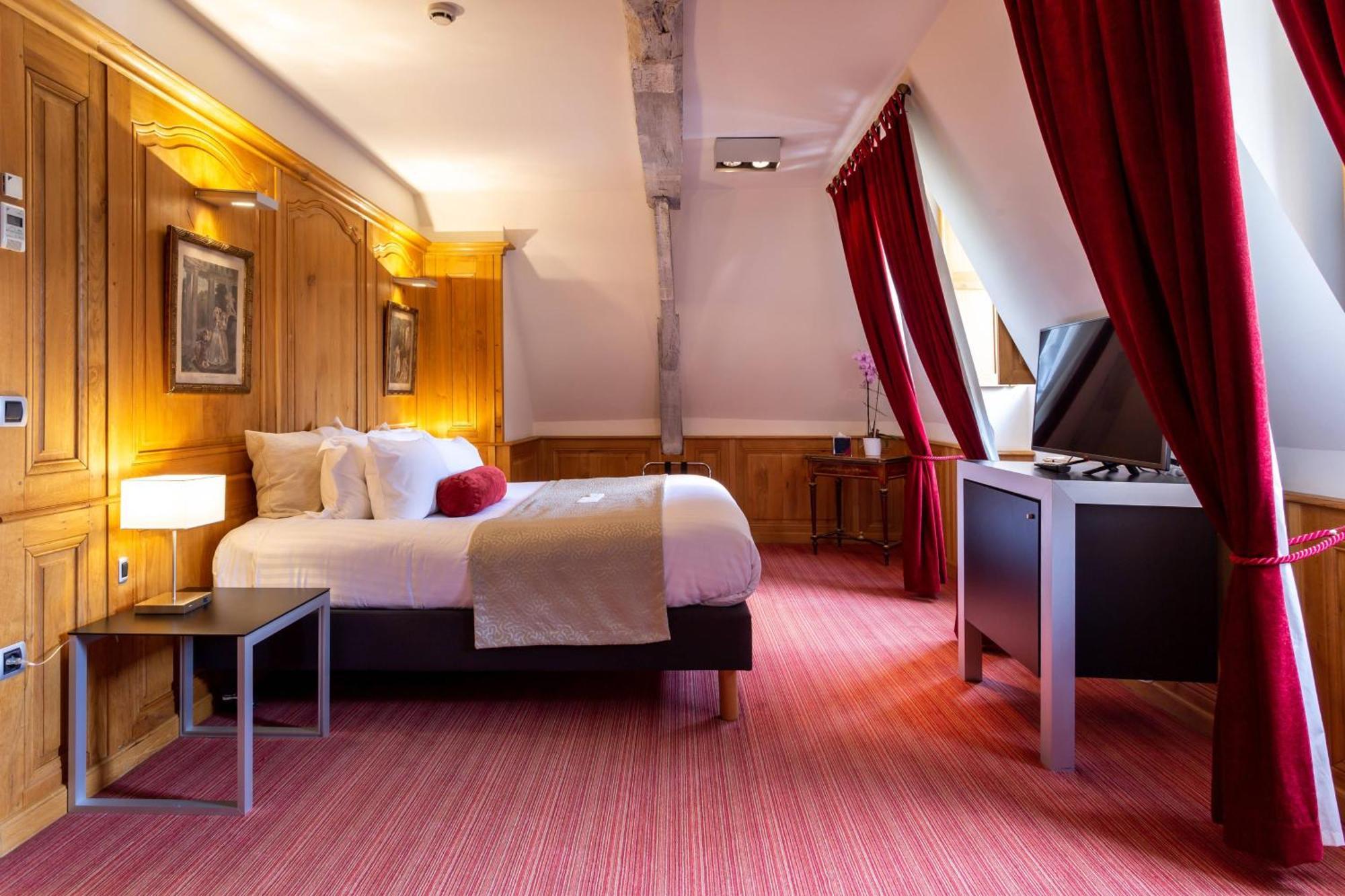 乐艾米达吉甘托里斯签名精品酒店 里尔 外观 照片 A room at the hotel