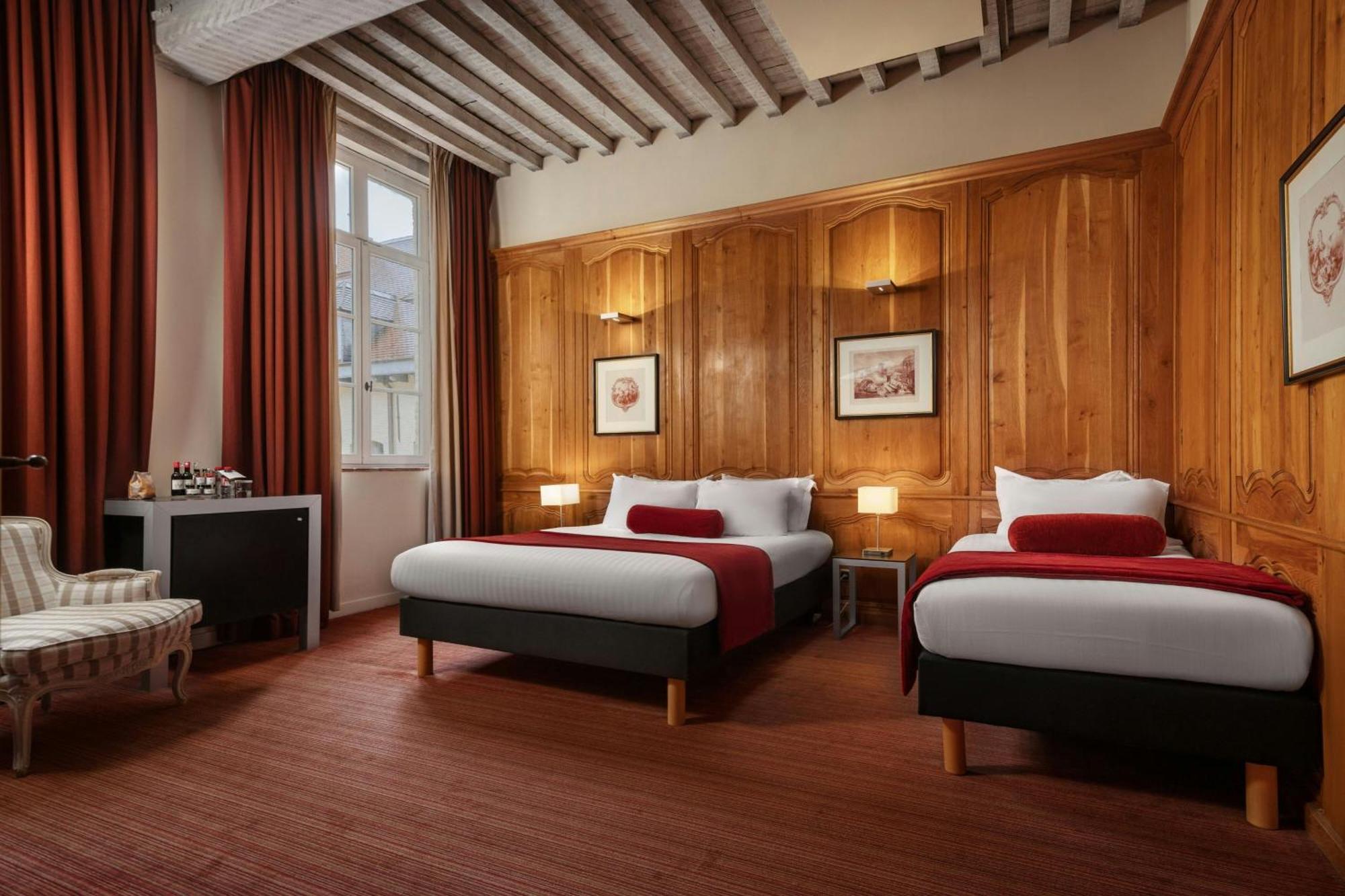乐艾米达吉甘托里斯签名精品酒店 里尔 外观 照片 A room at the hotel
